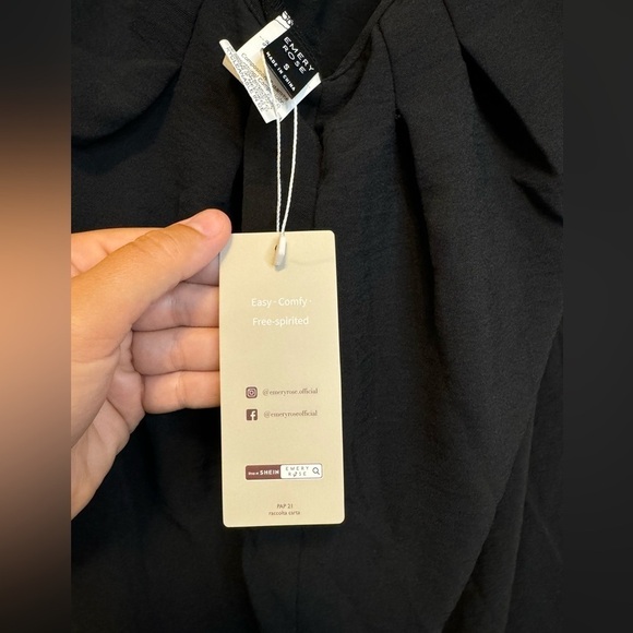 Emery Rose Black Sleeve Short Romper Size S NWT ☀️ - Picture 16 of 16